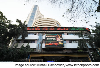 Sensex Today Rallies 440 Points | HDFC AMC Surges 11% | Infosys, M&M Top Gainers